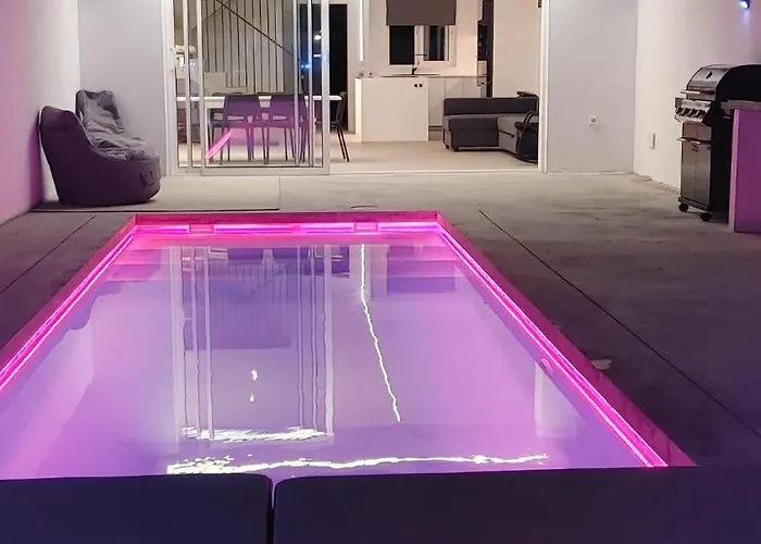 Sun Sea Villa-heated Pool